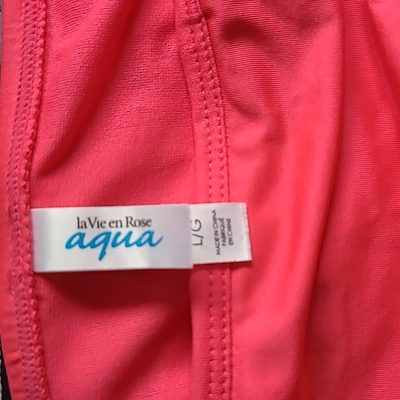 Swimsuit - Picture 9 of 9